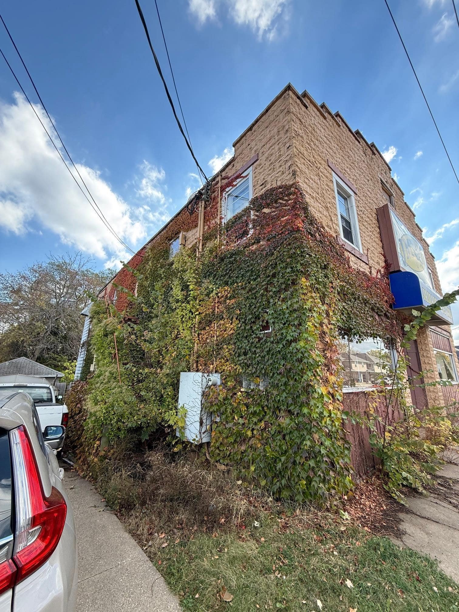 2620 University Avenue, Dubuque, IA 52001 2620 University Avenue, Dubuque, IA 52001