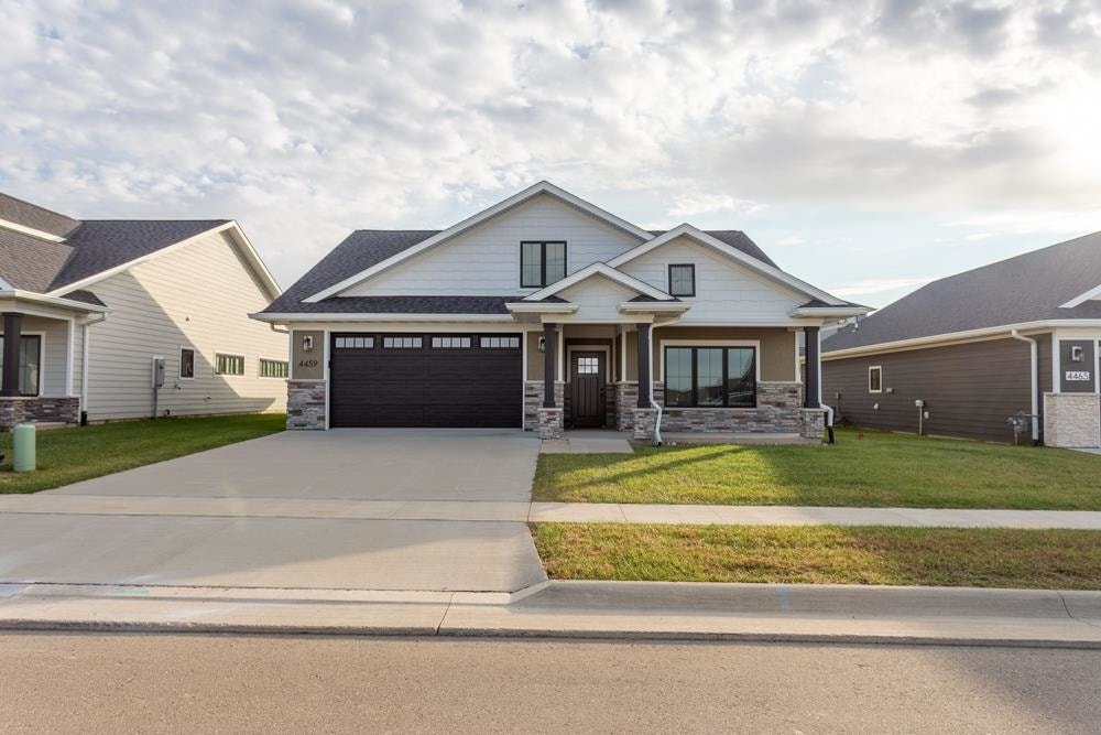 4459 Ewing Drive, Dubuque, IA 52002 4459 Ewing Drive, Dubuque, IA 52002