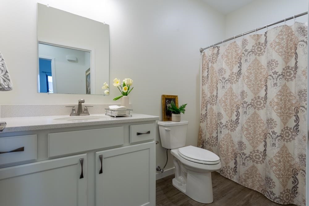4459 Ewing Drive, Dubuque, IA 52002 4459 Ewing Drive, Dubuque, IA 52002