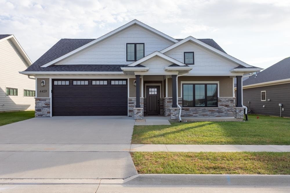 4459 Ewing Drive, Dubuque, IA 52002 4459 Ewing Drive, Dubuque, IA 52002