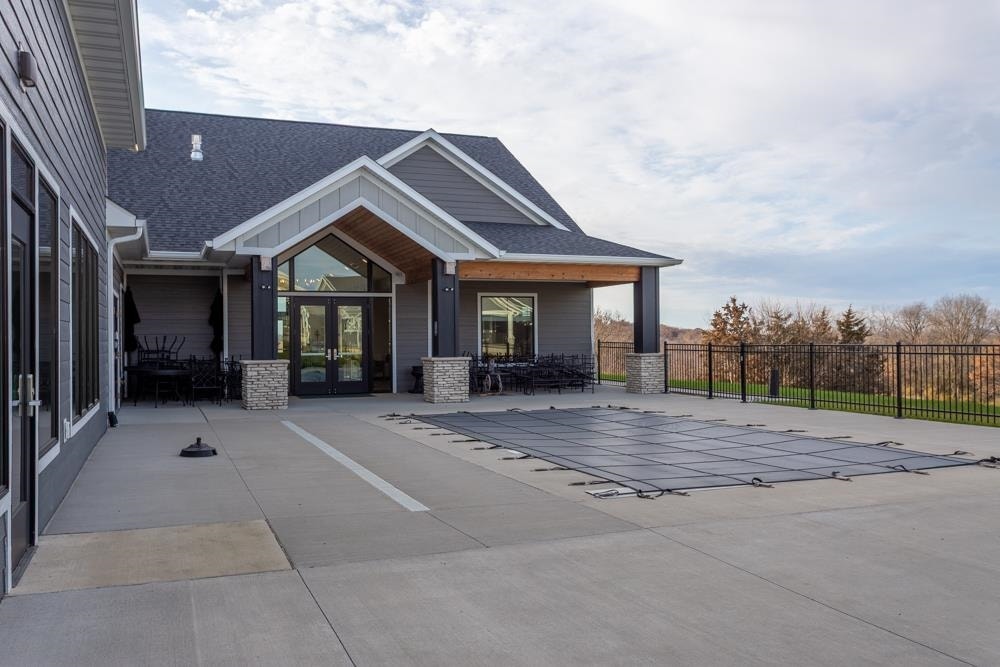 4459 Ewing Drive, Dubuque, IA 52002 4459 Ewing Drive, Dubuque, IA 52002