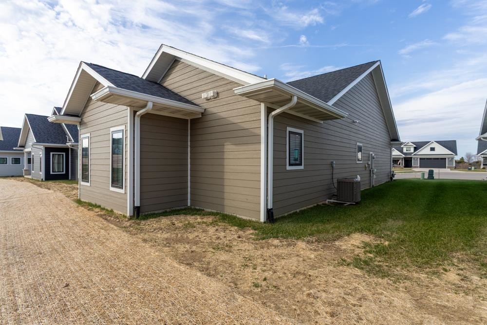 4459 Ewing Drive, Dubuque, IA 52002 4459 Ewing Drive, Dubuque, IA 52002