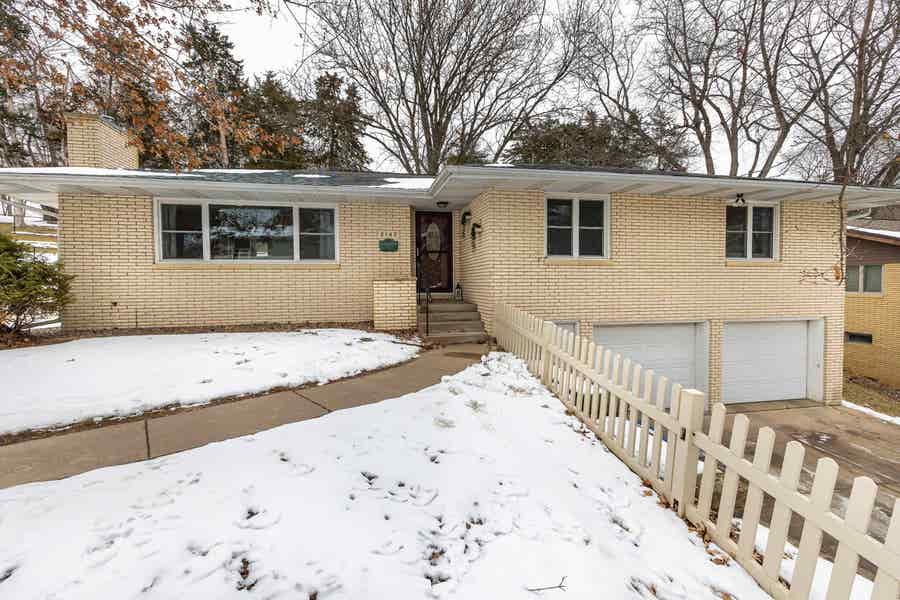 Property photo for 2147 Orchard Drive, Dubuque, IA