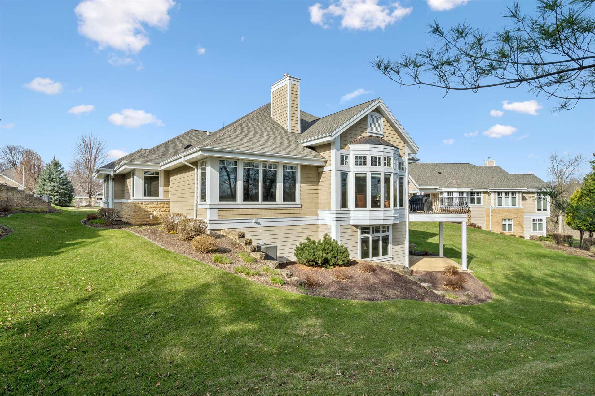 1830 Links Glen Drive, Dubuque, IA 52003 1830 Links Glen Drive, Dubuque, IA 52003