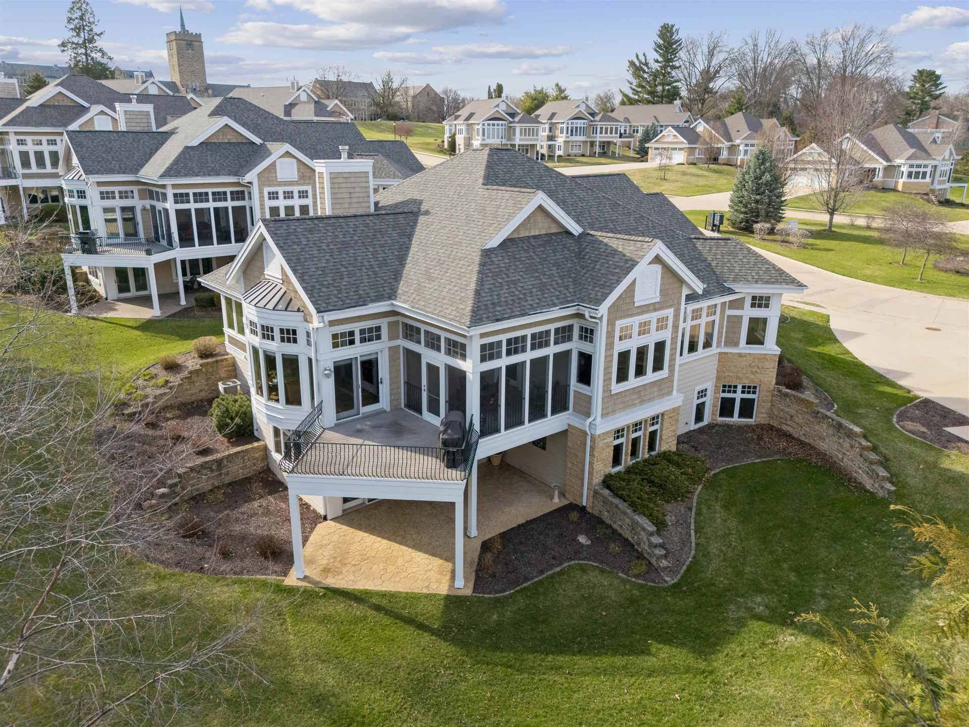 1830 Links Glen Drive, Dubuque, IA 52003 1830 Links Glen Drive, Dubuque, IA 52003