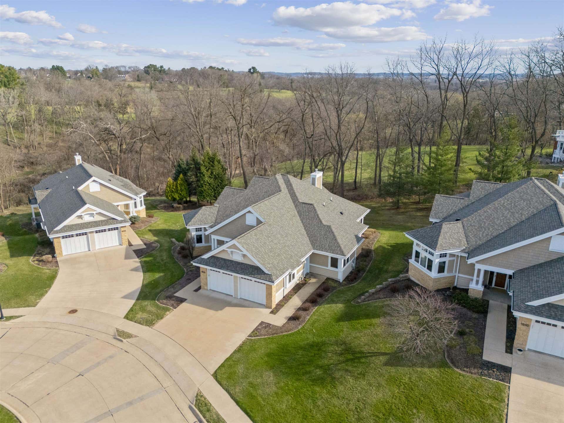 1830 Links Glen Drive, Dubuque, IA 52003 1830 Links Glen Drive, Dubuque, IA 52003