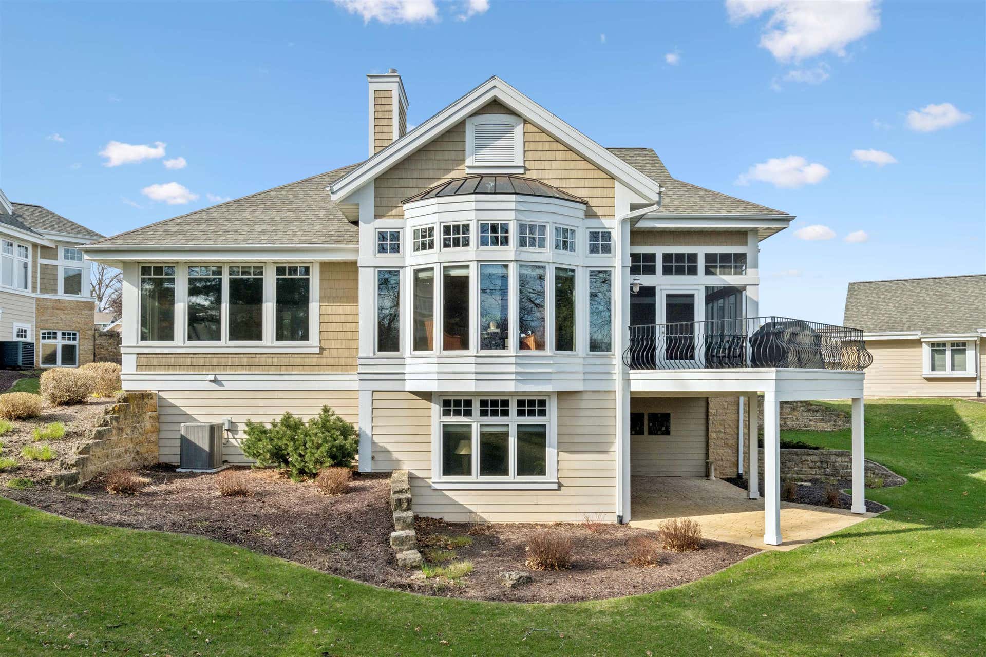 1830 Links Glen Drive, Dubuque, IA 52003 1830 Links Glen Drive, Dubuque, IA 52003