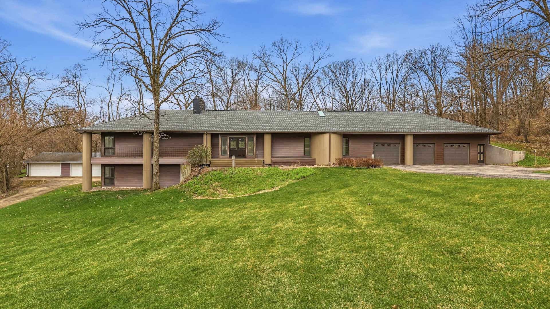16379 Coventry Lane, Dubuque, IA 52001 16379 Coventry Lane, Dubuque, IA 52001