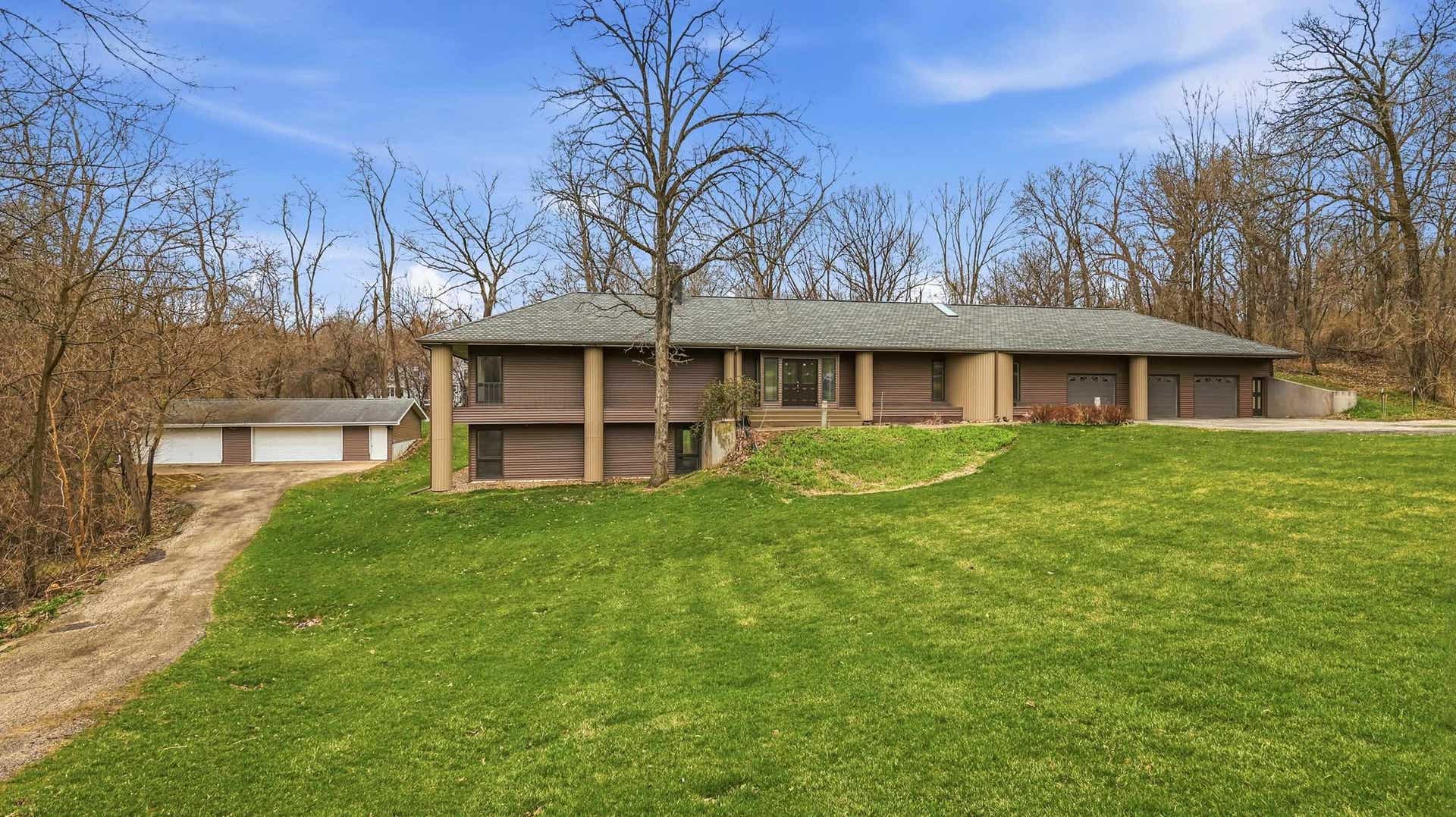 16379 Coventry Lane, Dubuque, IA 52001 16379 Coventry Lane, Dubuque, IA 52001