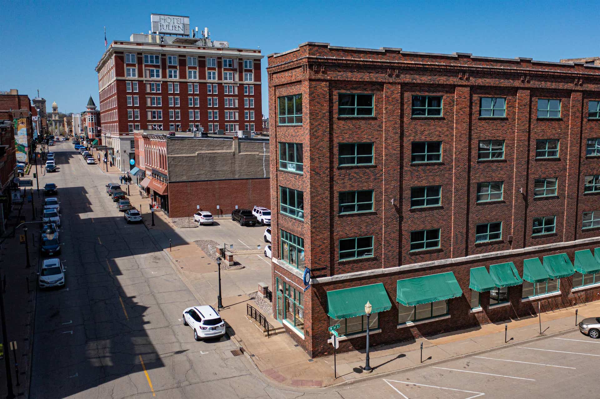 100 Main Street, Dubuque, IA 52001 100 Main Street, Dubuque, IA 52001