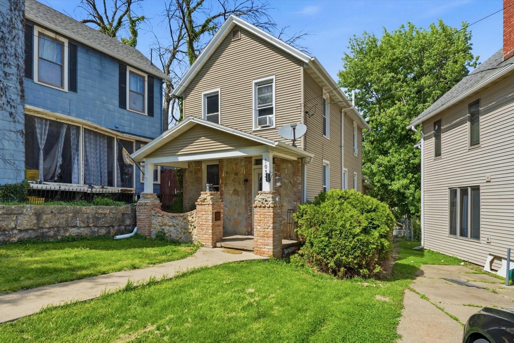1035 W 5th Street, Dubuque, IA 52001 1035 W 5th Street, Dubuque, IA 52001