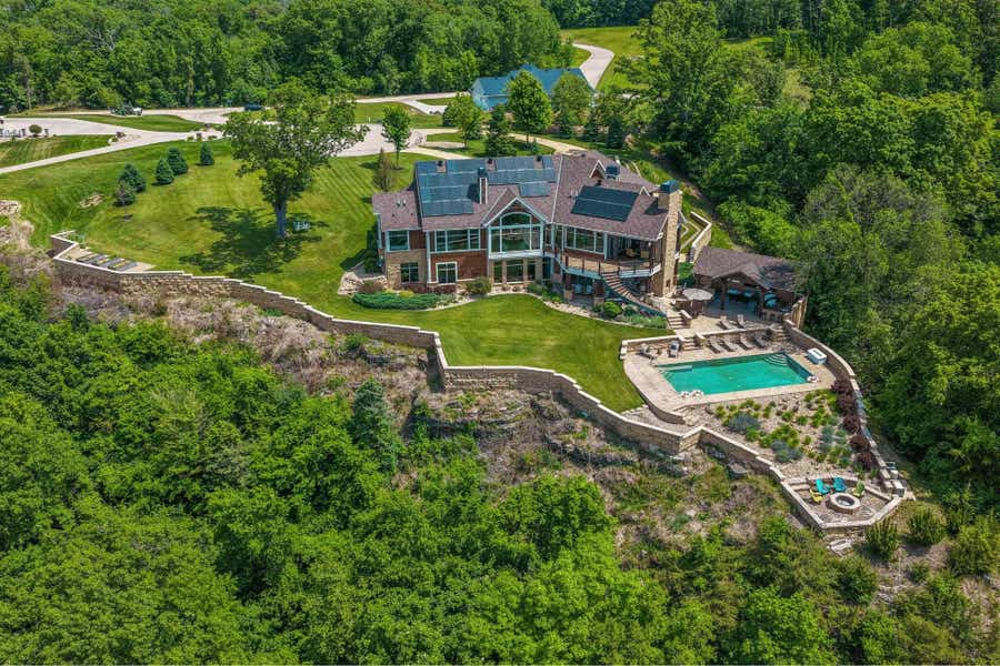 Property photo for 1581 Silver Oak Court, Hazel Green, WI