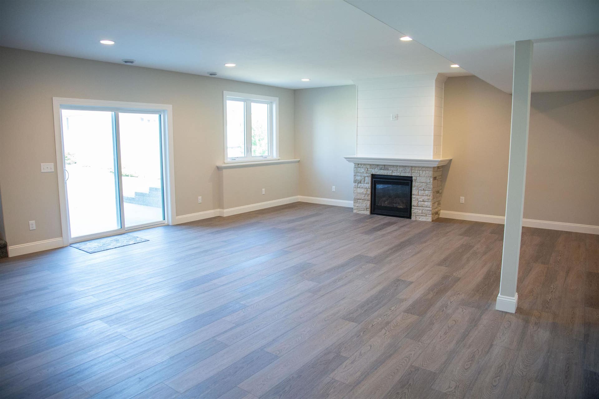 2282 Helle Drive, Asbury, IA 52002 2282 Helle Drive, Asbury, IA 52002