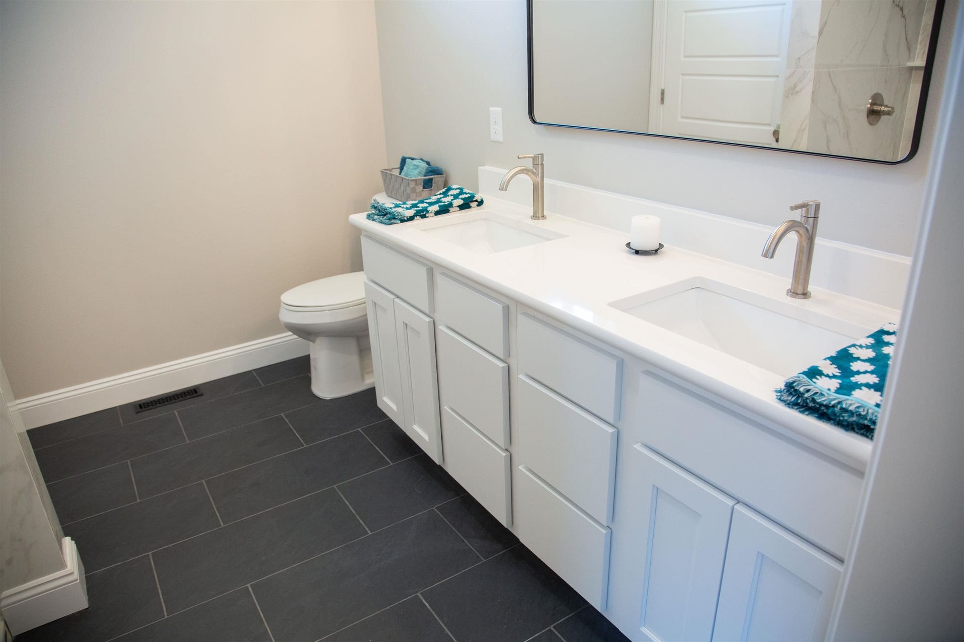 2282 Helle Drive, Asbury, IA 52002 2282 Helle Drive, Asbury, IA 52002