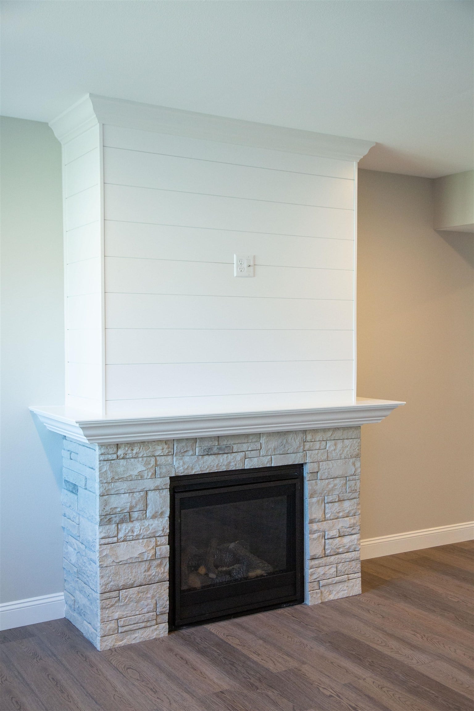 2282 Helle Drive, Asbury, IA 52002 2282 Helle Drive, Asbury, IA 52002