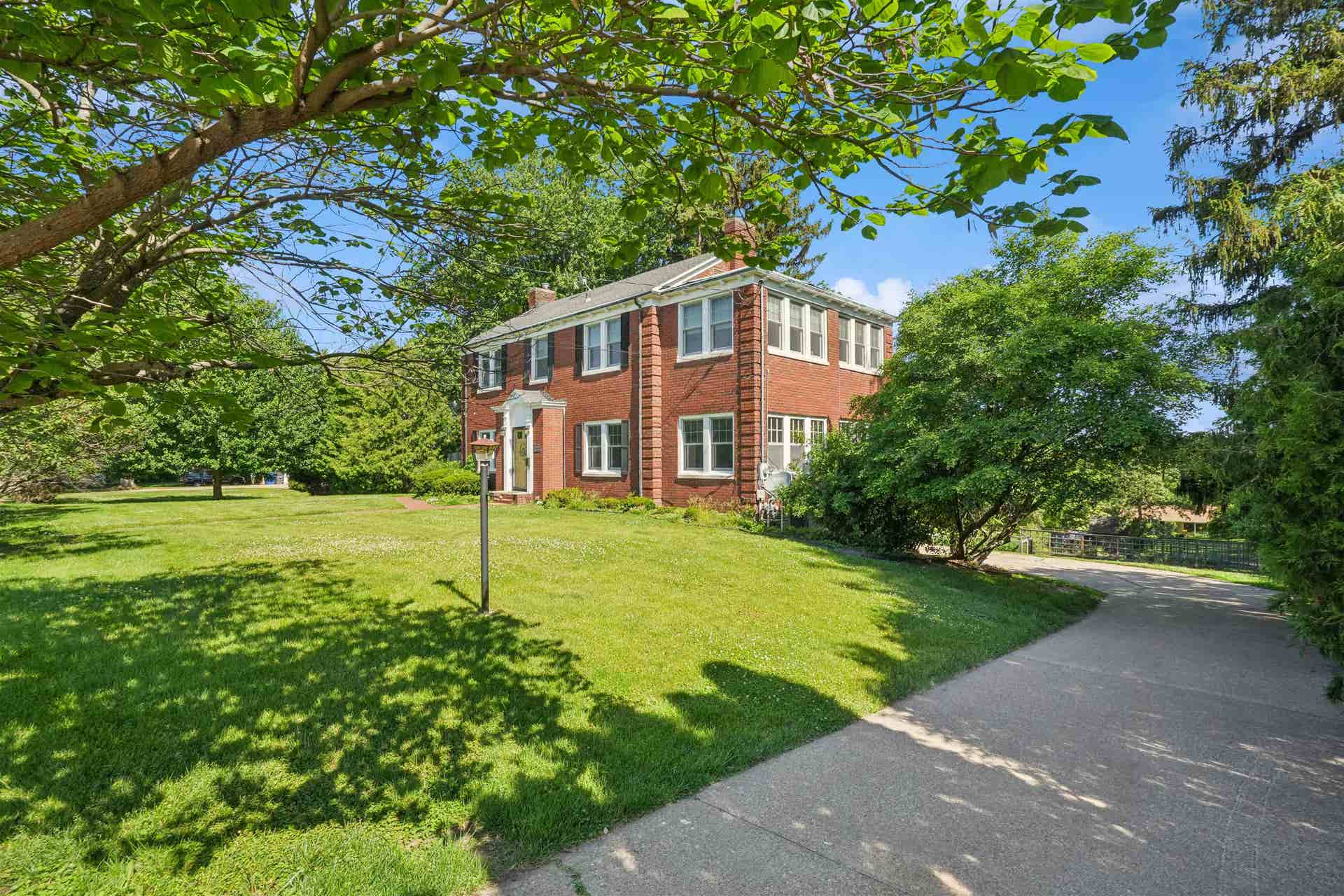 1430 S Grandview Avenue, Dubuque, IA 52003 1430 S Grandview Avenue, Dubuque, IA 52003