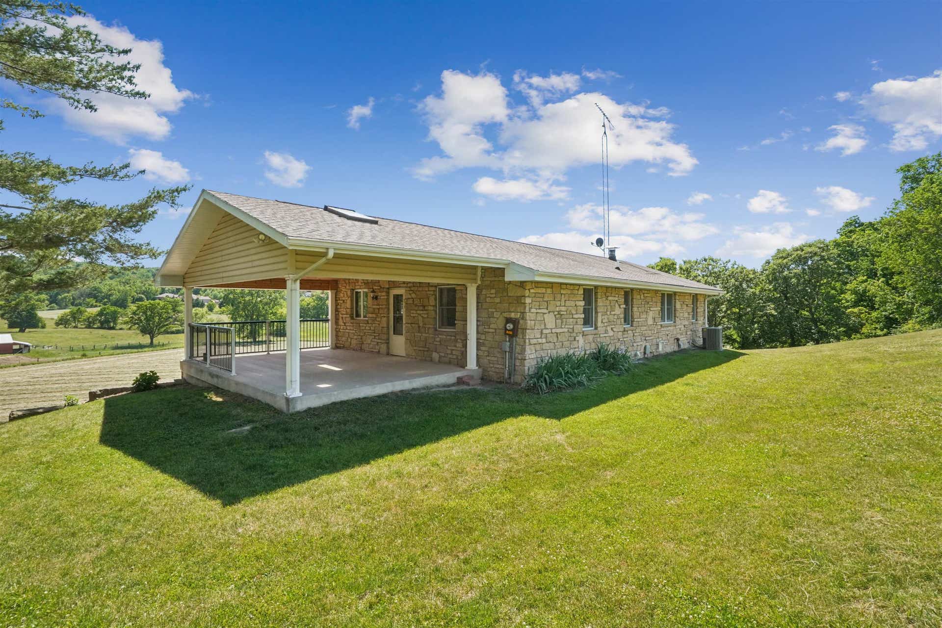 8311 Hidden Valley Road, Dubuque, IA 52003 8311 Hidden Valley Road, Dubuque, IA 52003