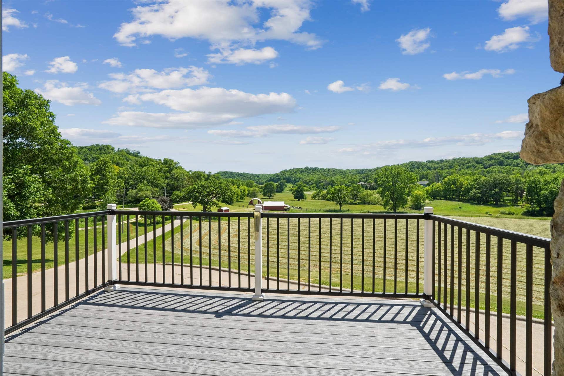 8311 Hidden Valley Road, Dubuque, IA 52003 8311 Hidden Valley Road, Dubuque, IA 52003