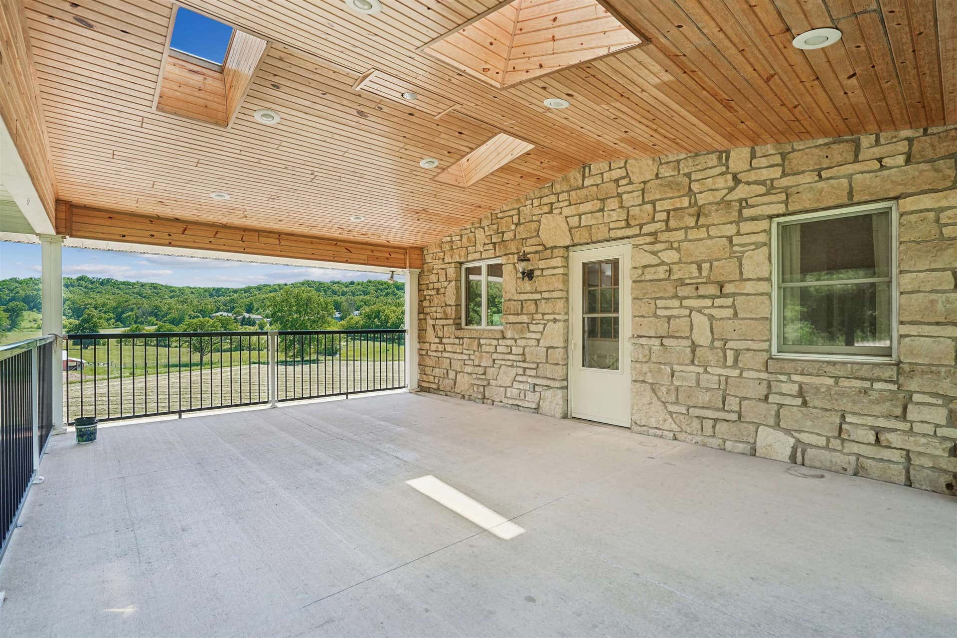 8311 Hidden Valley Road, Dubuque, IA 52003 8311 Hidden Valley Road, Dubuque, IA 52003