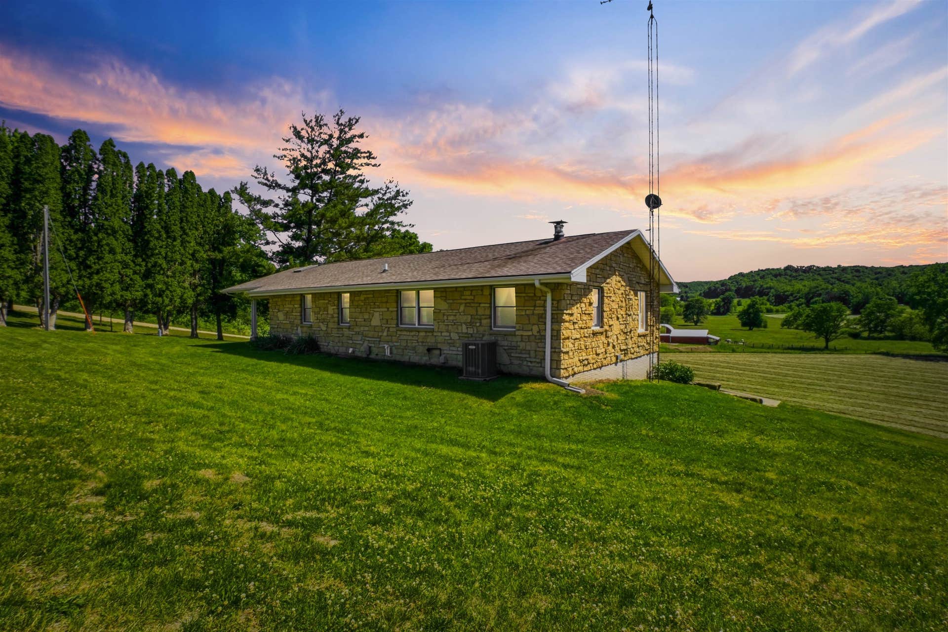 8311 Hidden Valley Road, Dubuque, IA 52003 8311 Hidden Valley Road, Dubuque, IA 52003
