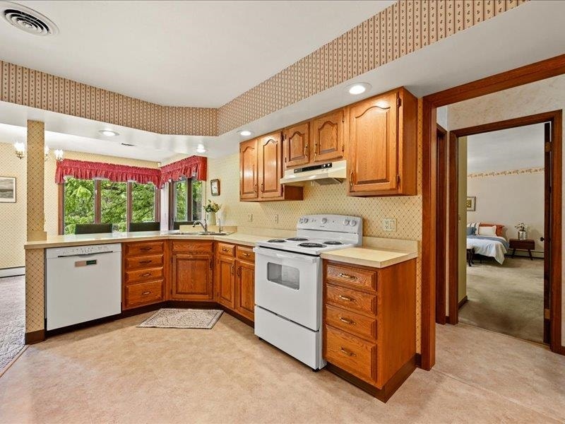 12275 Kingston Way, Dubuque, IA 52001 12275 Kingston Way, Dubuque, IA 52001