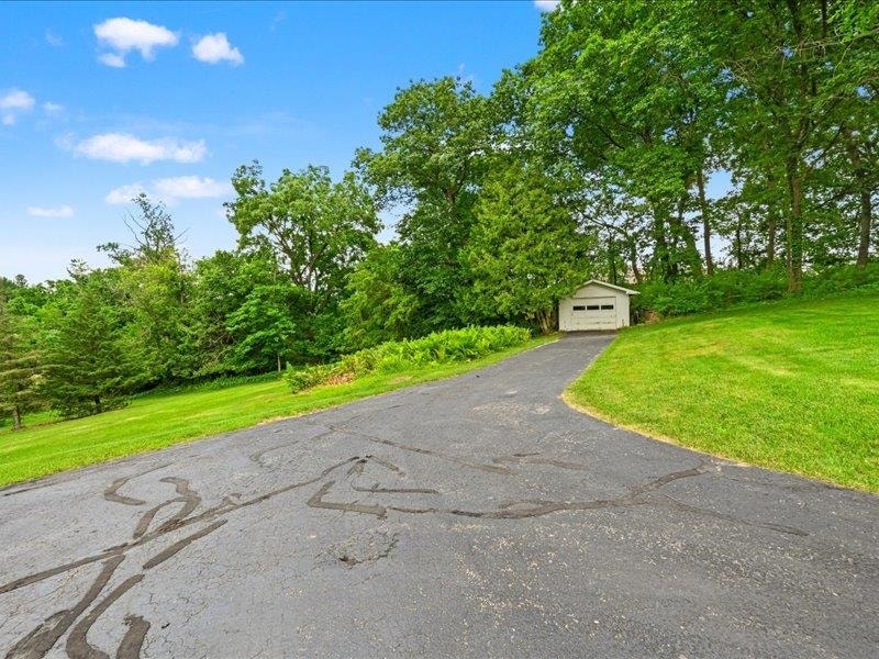 12275 Kingston Way, Dubuque, IA 52001 12275 Kingston Way, Dubuque, IA 52001