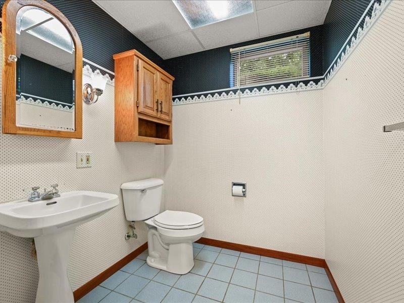 12275 Kingston Way, Dubuque, IA 52001 12275 Kingston Way, Dubuque, IA 52001