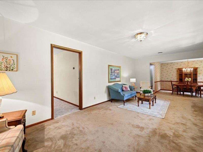 12275 Kingston Way, Dubuque, IA 52001 12275 Kingston Way, Dubuque, IA 52001