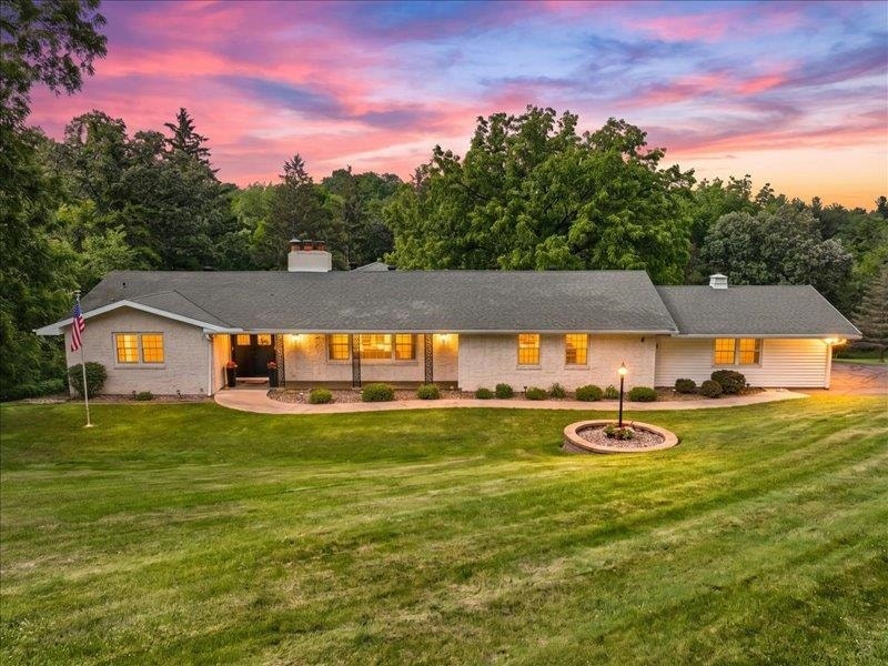 12275 Kingston Way, Dubuque, IA 52001 12275 Kingston Way, Dubuque, IA 52001