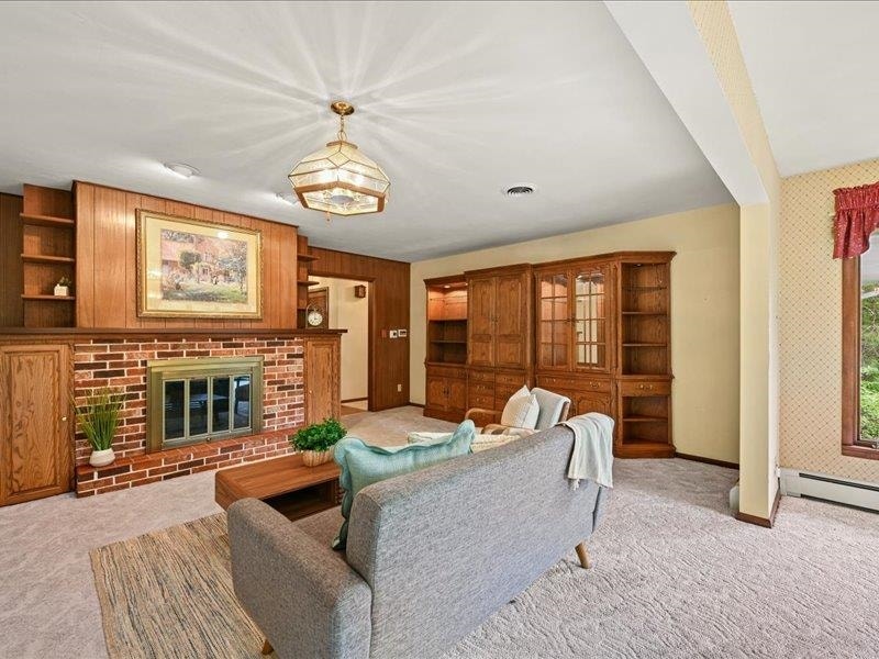 12275 Kingston Way, Dubuque, IA 52001 12275 Kingston Way, Dubuque, IA 52001