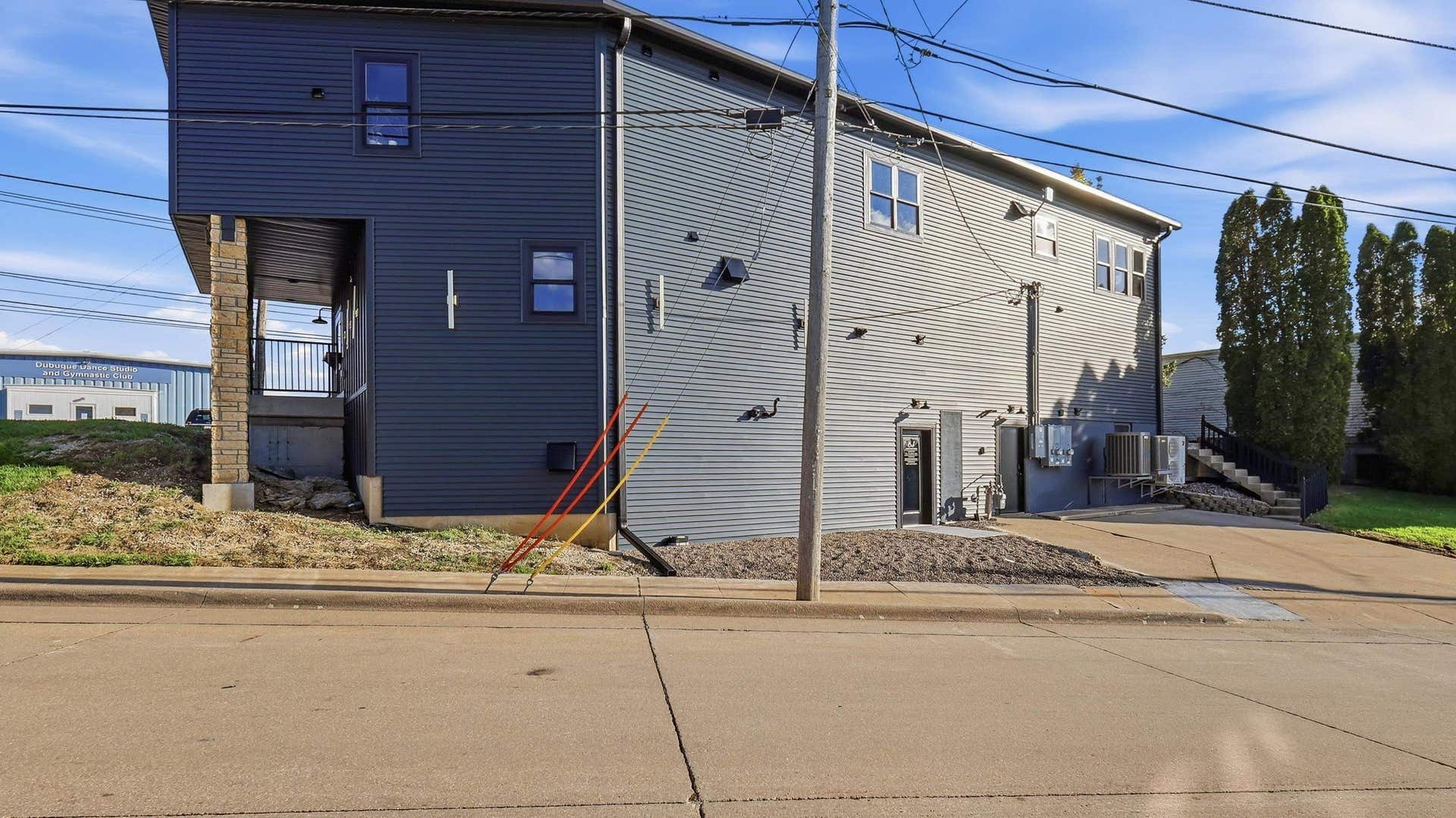 2613 University Avenue, Dubuque, IA 52001 2613 University Avenue, Dubuque, IA 52001