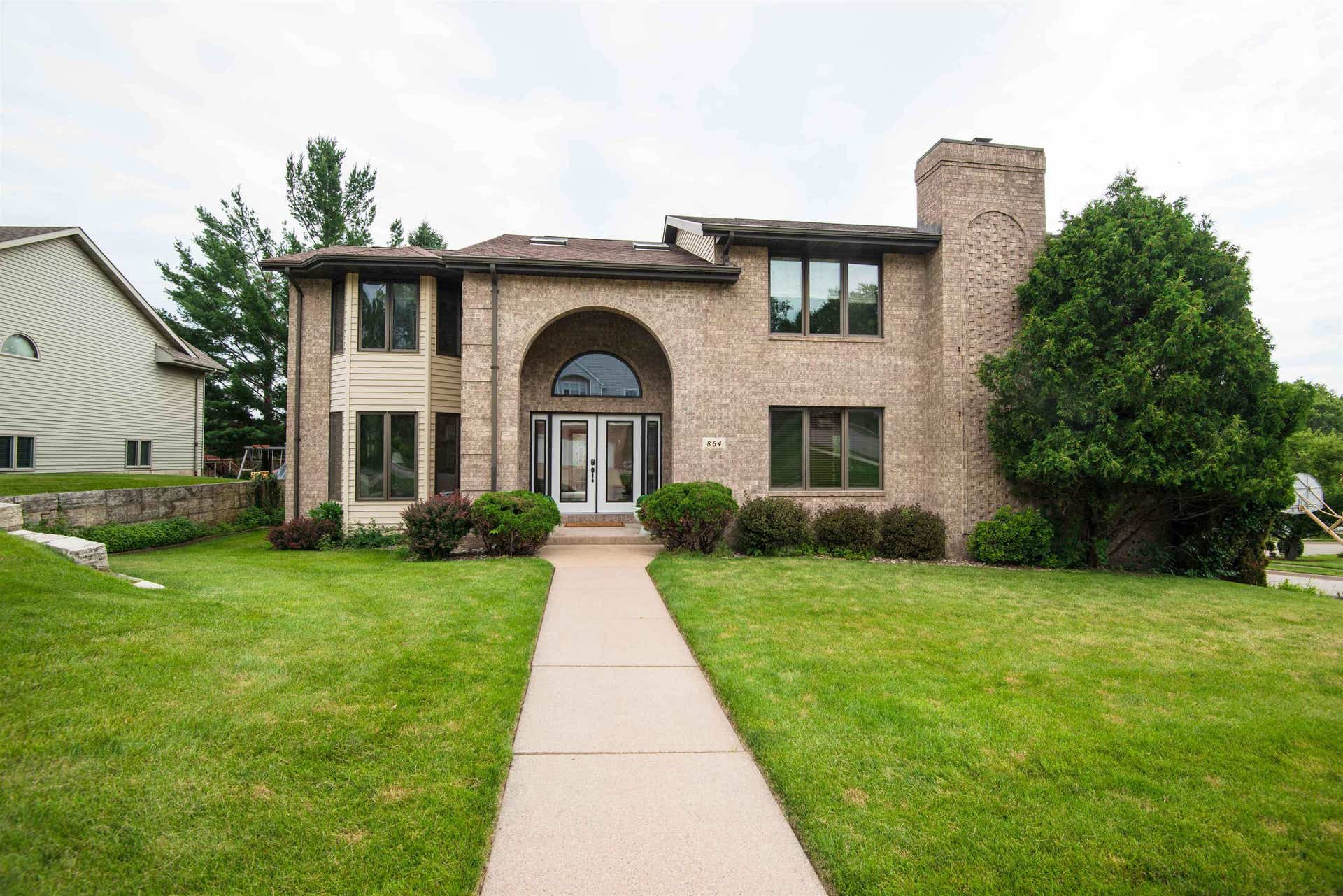864 Carriage Hill Court, Dubuque, IA 52003 864 Carriage Hill Court, Dubuque, IA 52003
