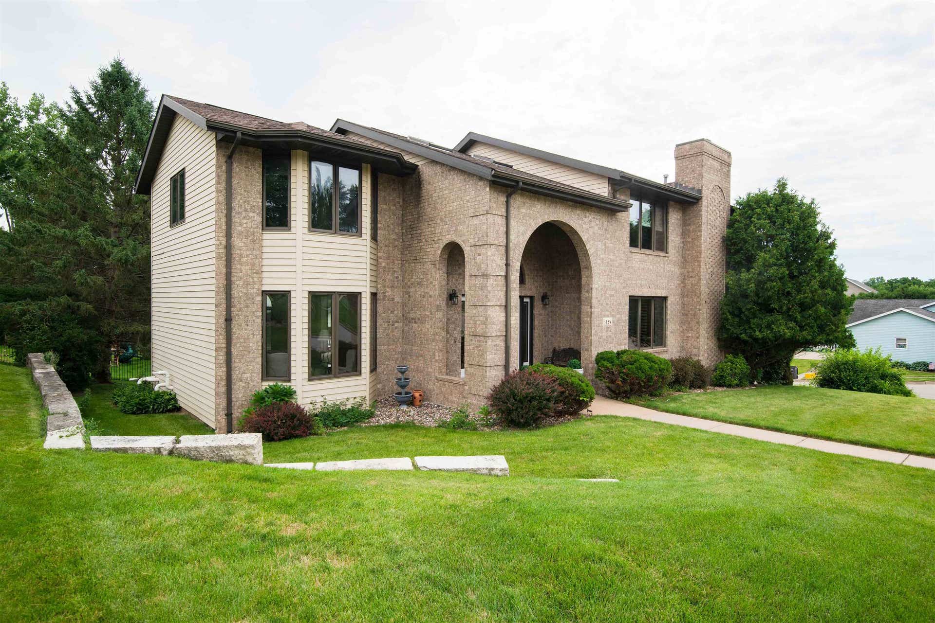 864 Carriage Hill Court, Dubuque, IA 52003 864 Carriage Hill Court, Dubuque, IA 52003