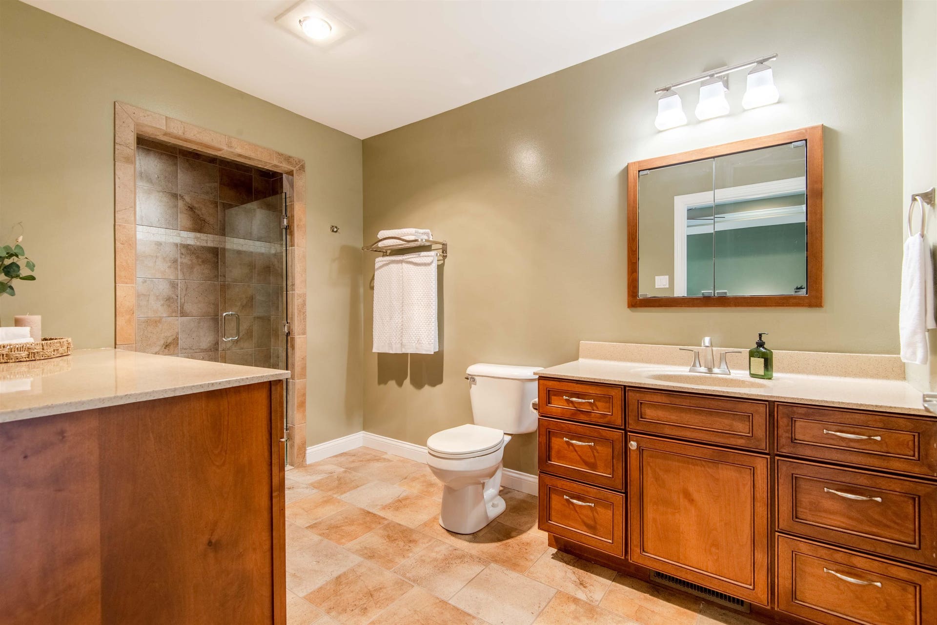 2289 Wedgewood Drive, Dubuque, IA 52002 2289 Wedgewood Drive, Dubuque, IA 52002