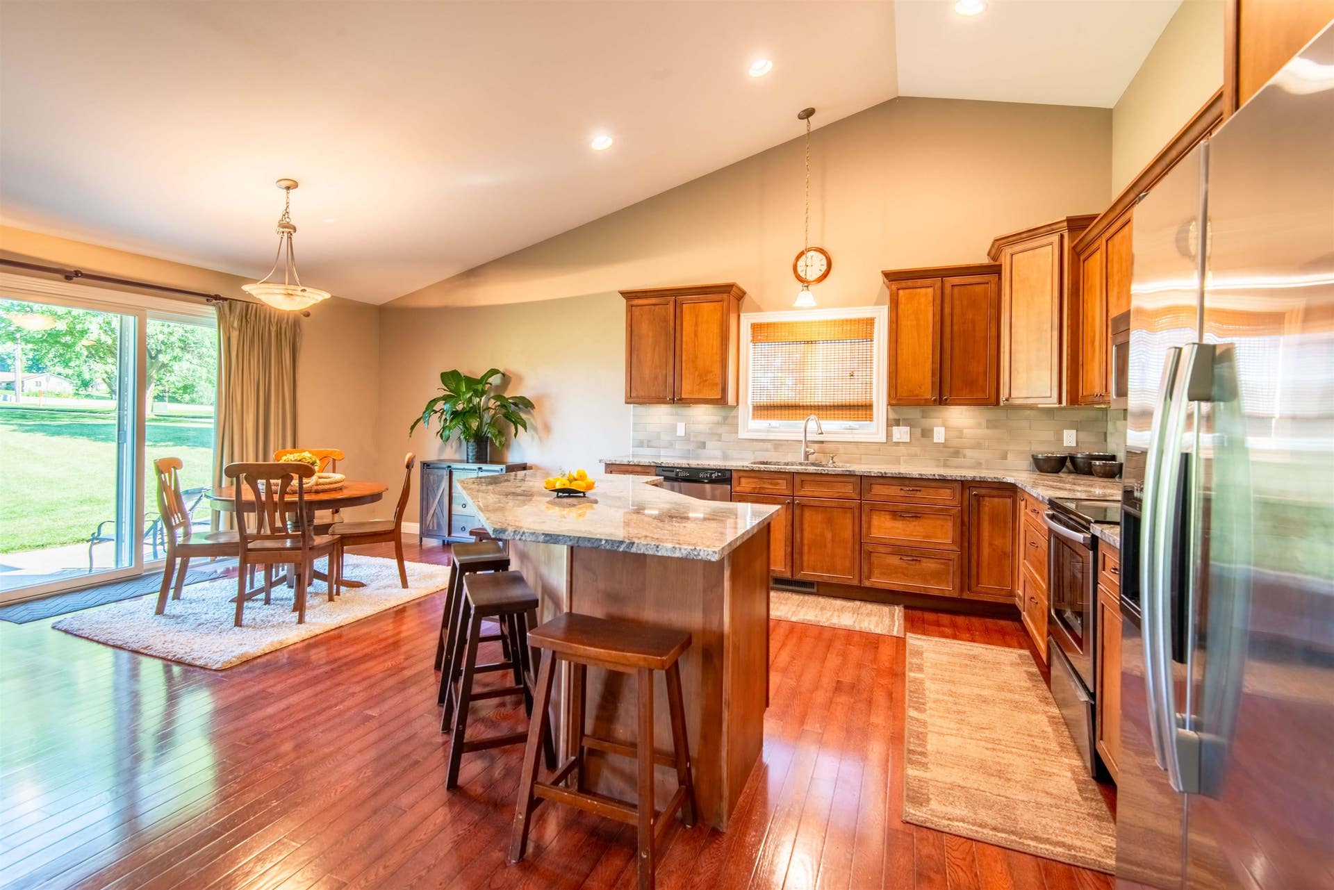 2289 Wedgewood Drive, Dubuque, IA 52002 2289 Wedgewood Drive, Dubuque, IA 52002
