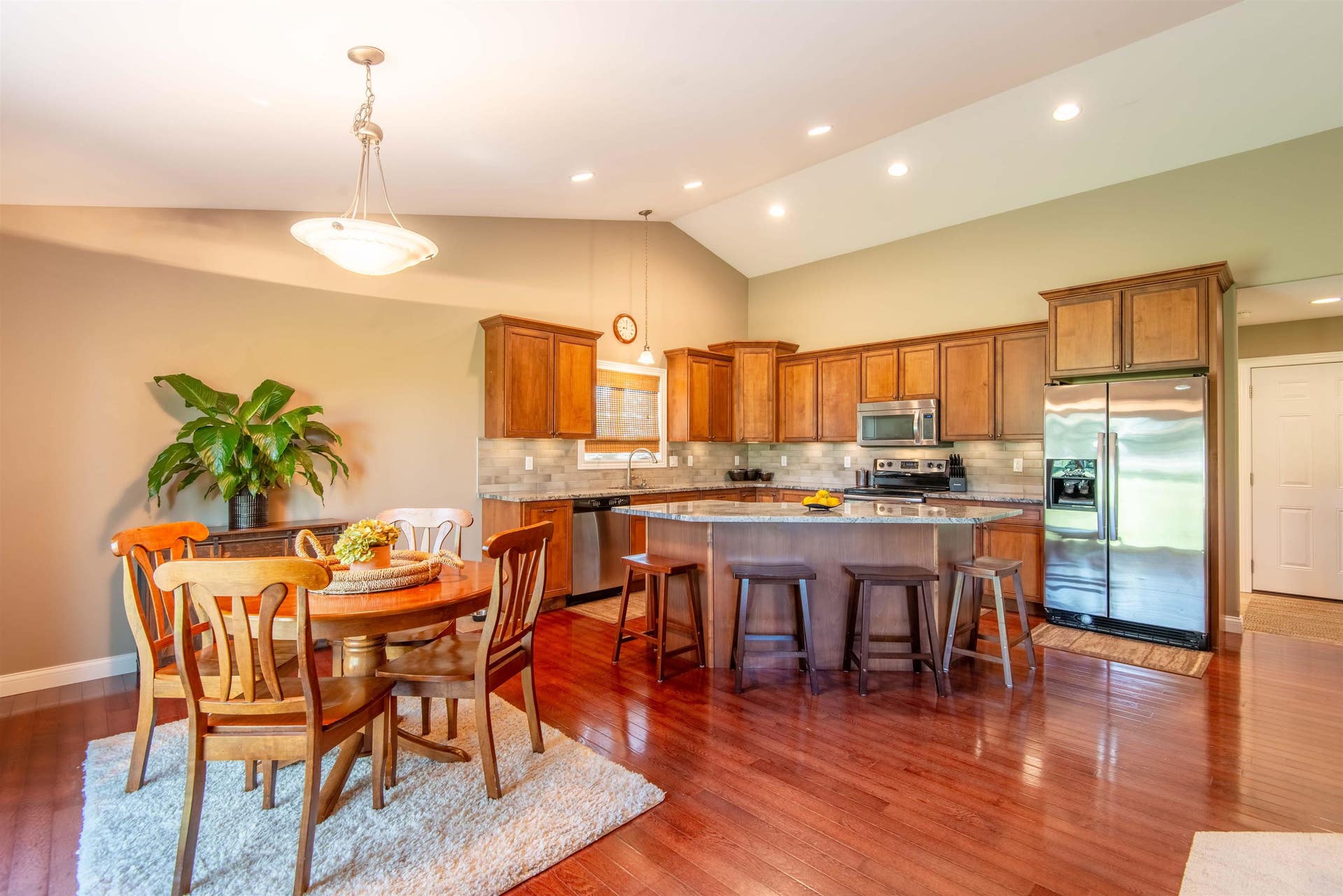 2289 Wedgewood Drive, Dubuque, IA 52002 2289 Wedgewood Drive, Dubuque, IA 52002