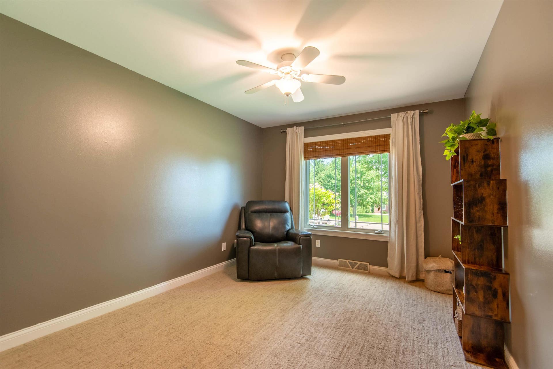 2289 Wedgewood Drive, Dubuque, IA 52002 2289 Wedgewood Drive, Dubuque, IA 52002