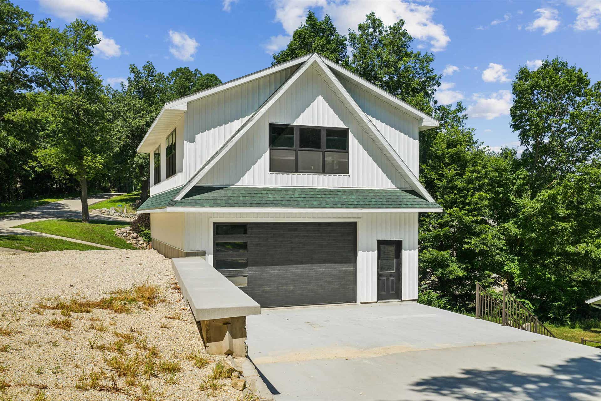 26160 225th Avenue, Delhi, IA 52223 26160 225th Avenue, Delhi, IA 52223