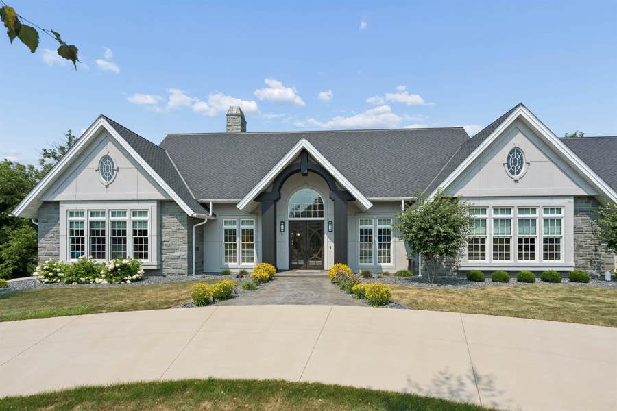 Property photo for 1202 Deer Creek Ridge, Dubuque, IA