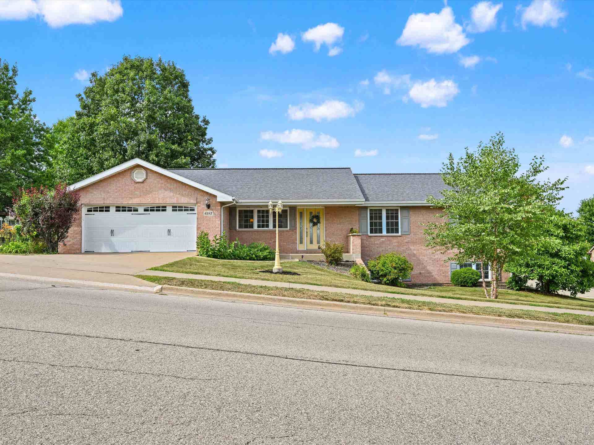 6183 Forest Hills Drive, Dubuque, IA 52002 6183 Forest Hills Drive, Dubuque, IA 52002