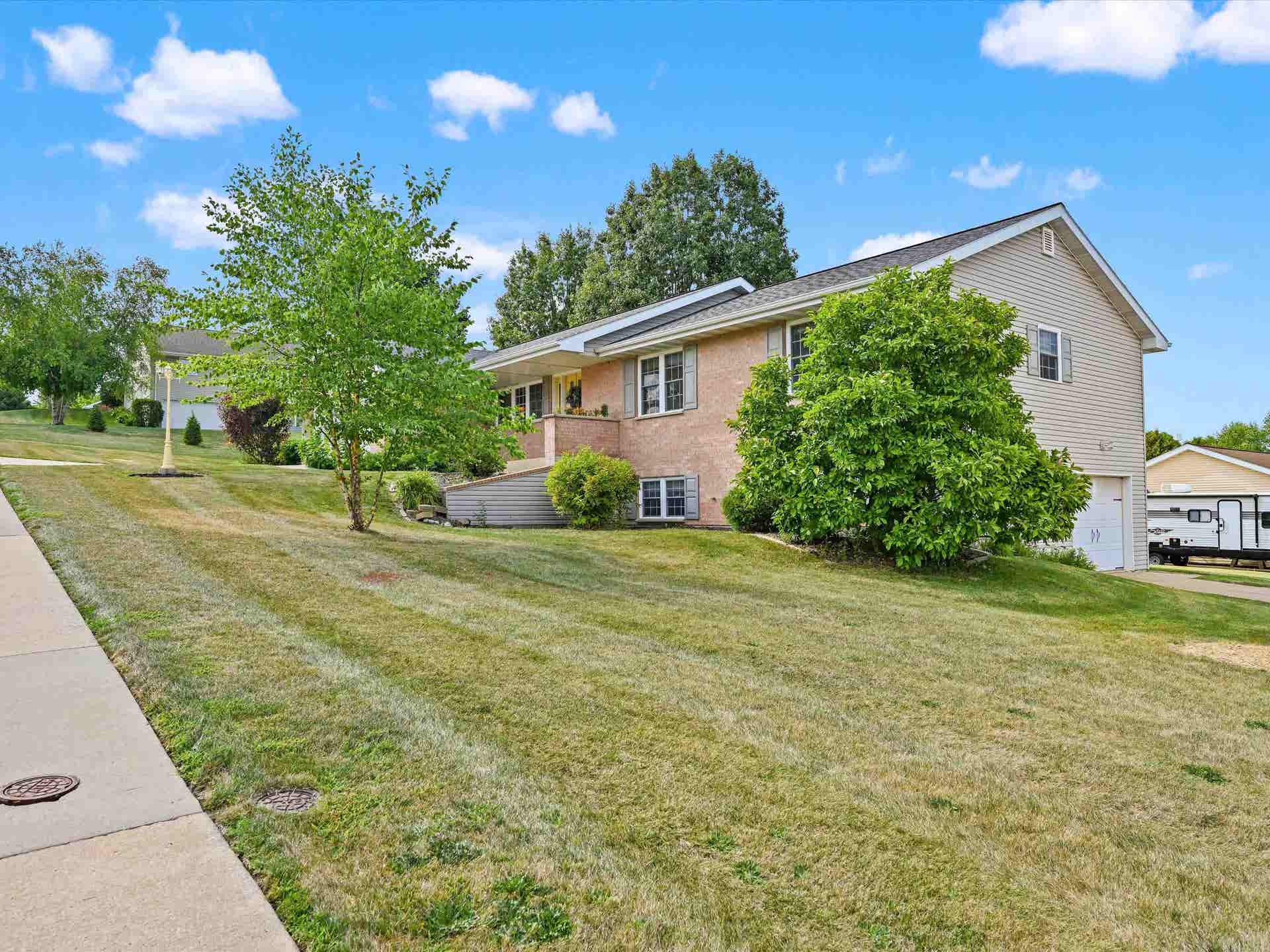 6183 Forest Hills Drive, Dubuque, IA 52002 6183 Forest Hills Drive, Dubuque, IA 52002