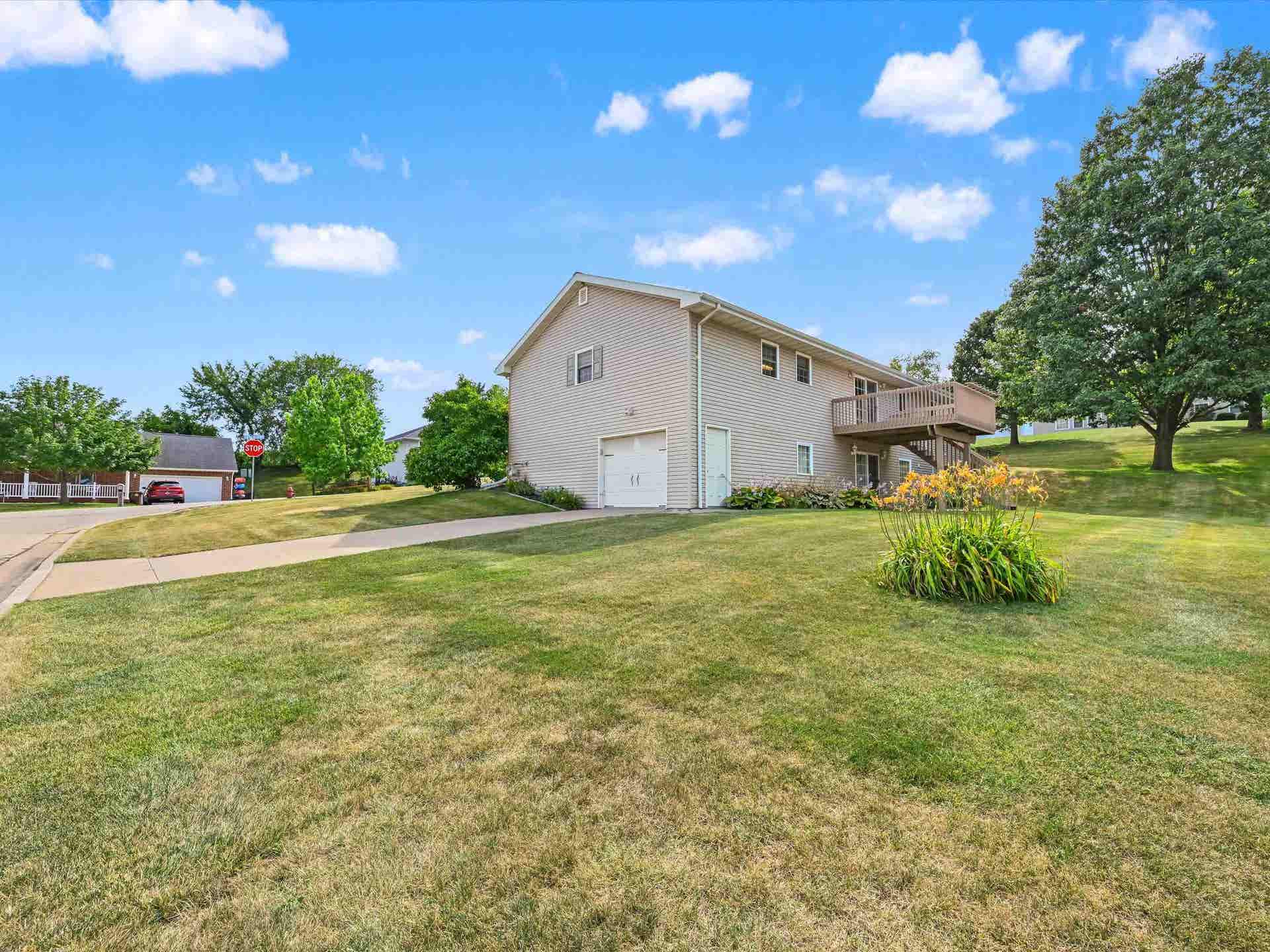 6183 Forest Hills Drive, Dubuque, IA 52002 6183 Forest Hills Drive, Dubuque, IA 52002