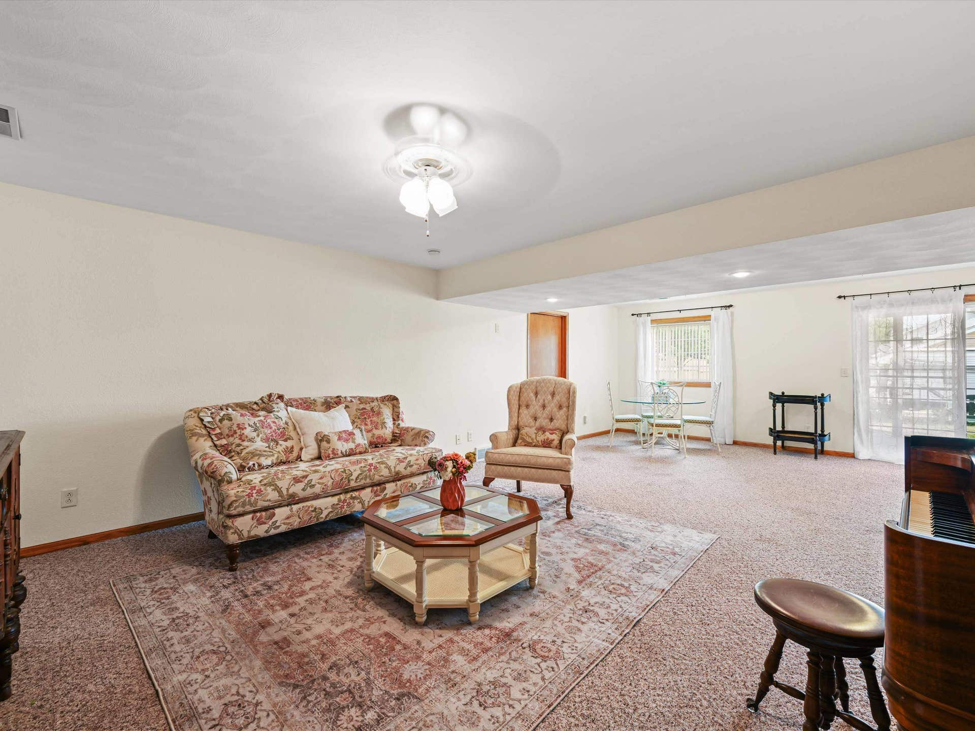 6183 Forest Hills Drive, Dubuque, IA 52002 6183 Forest Hills Drive, Dubuque, IA 52002
