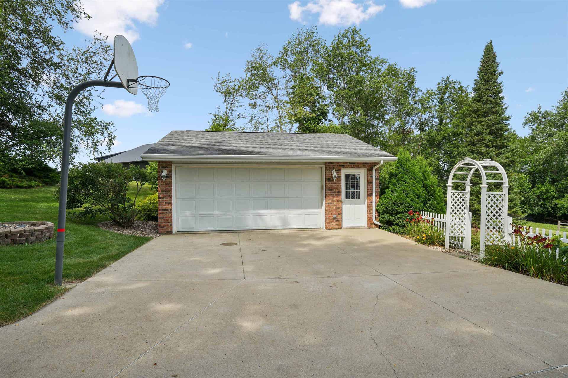 10611 Jordan Lane, Dubuque, IA 52003 10611 Jordan Lane, Dubuque, IA 52003