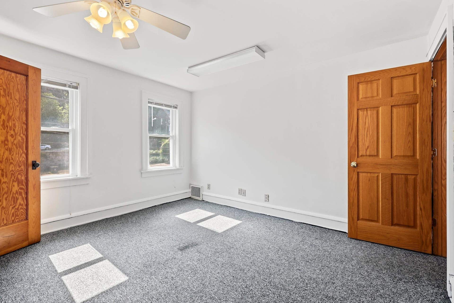 391 W 12 Street, Dubuque, IA 52001 391 W 12 Street, Dubuque, IA 52001