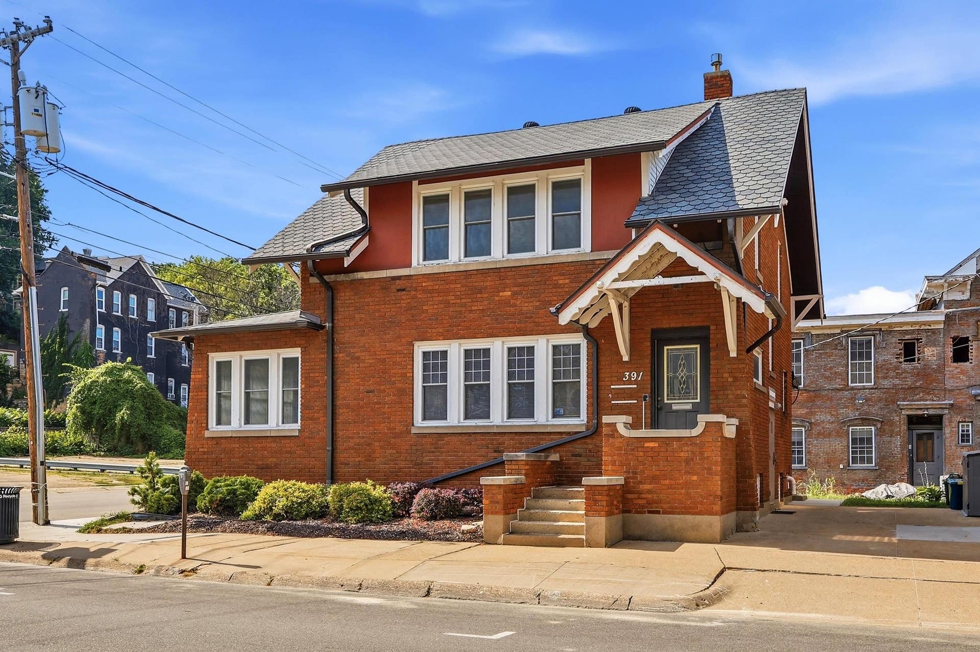 391 W 12 Street, Dubuque, IA 52001 391 W 12 Street, Dubuque, IA 52001