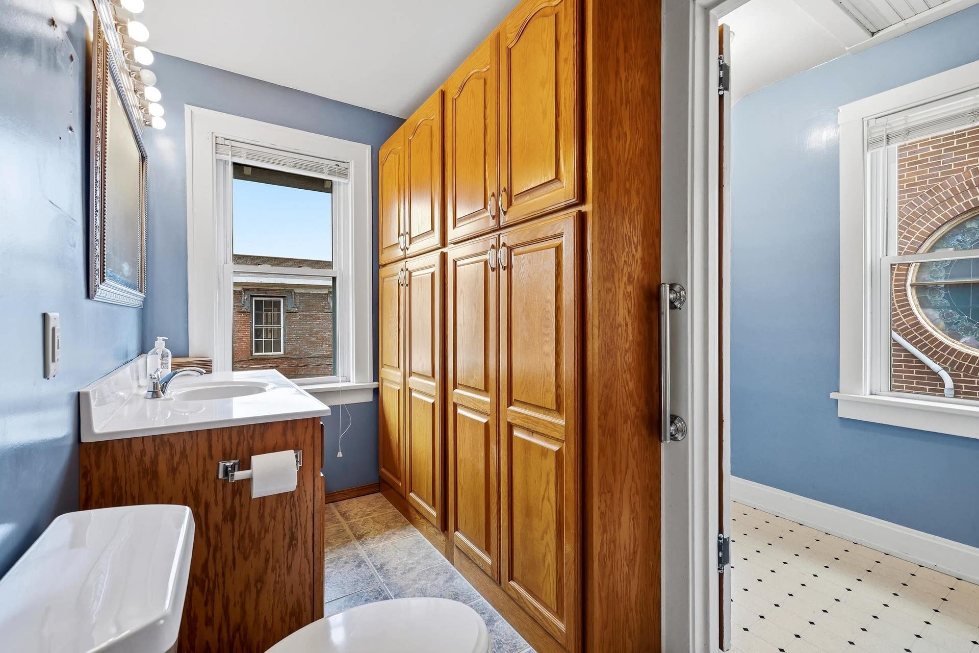 391 W 12 Street, Dubuque, IA 52001 391 W 12 Street, Dubuque, IA 52001