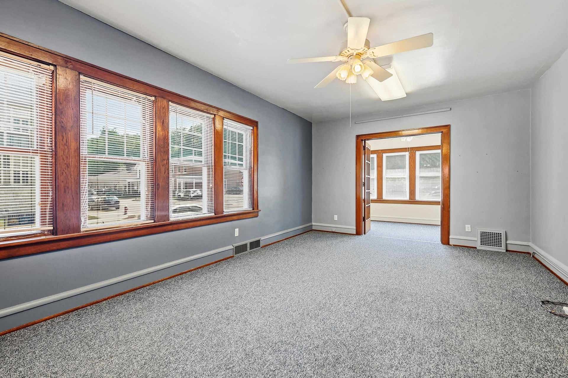 391 W 12 Street, Dubuque, IA 52001 391 W 12 Street, Dubuque, IA 52001