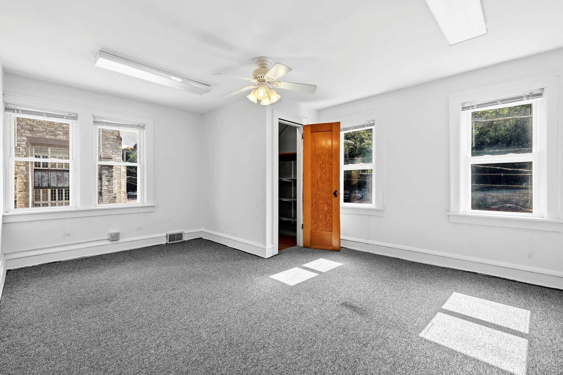 391 W 12 Street, Dubuque, IA 52001 391 W 12 Street, Dubuque, IA 52001