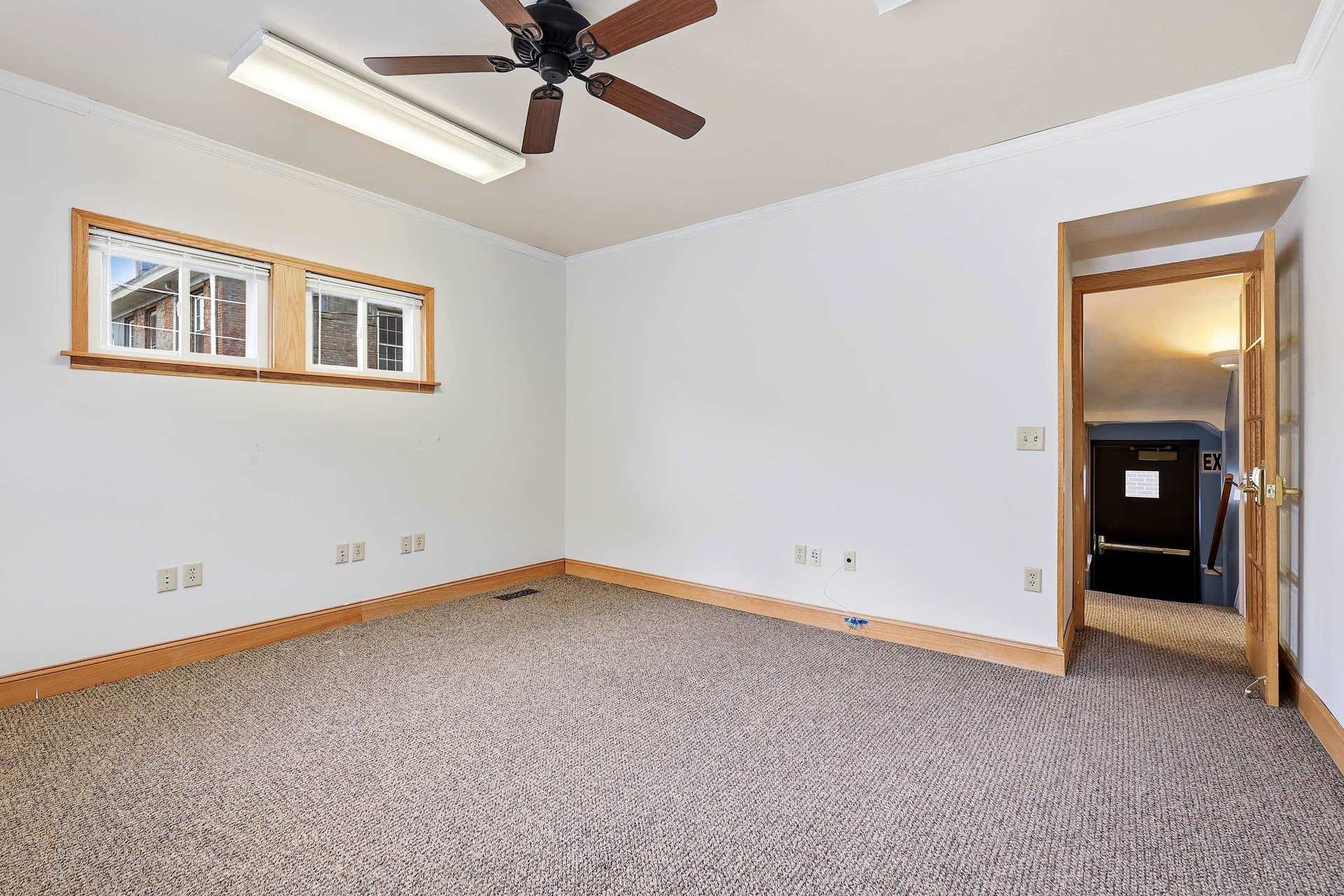 391 W 12 Street, Dubuque, IA 52001 391 W 12 Street, Dubuque, IA 52001